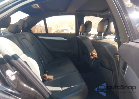 2008 Mercedes-Benz C 300 Luxury/Sport z USA, uszkodzony, nr VIN WDDGF54X38R013968